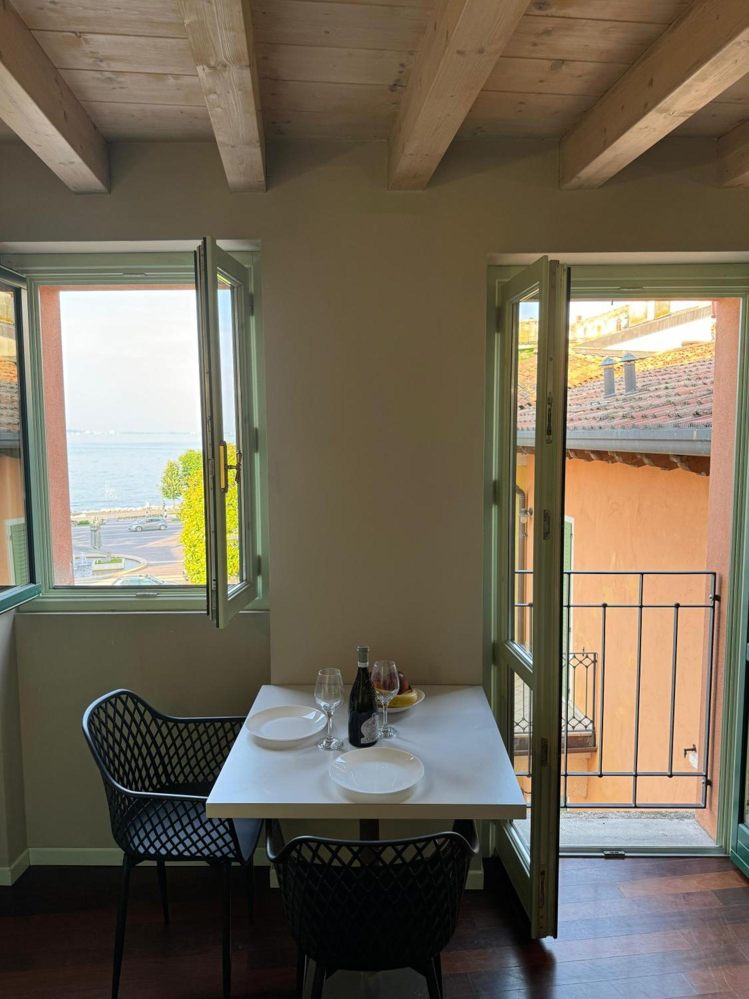 Splendid Apartment Desenzano del Garda Luaran gambar