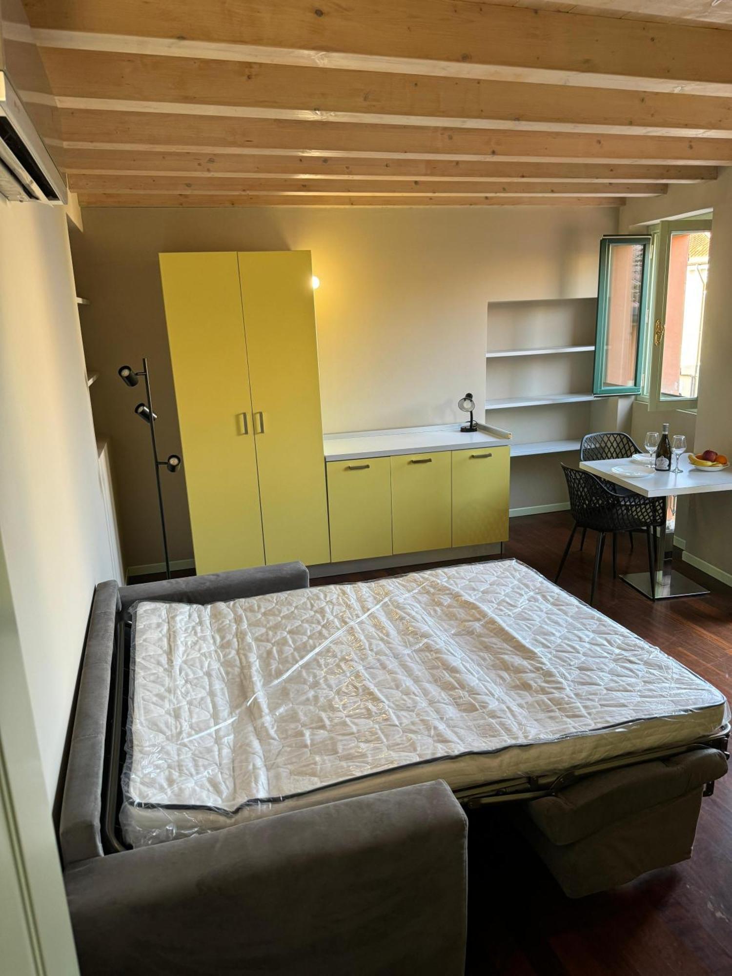 Splendid Apartment Desenzano del Garda Luaran gambar