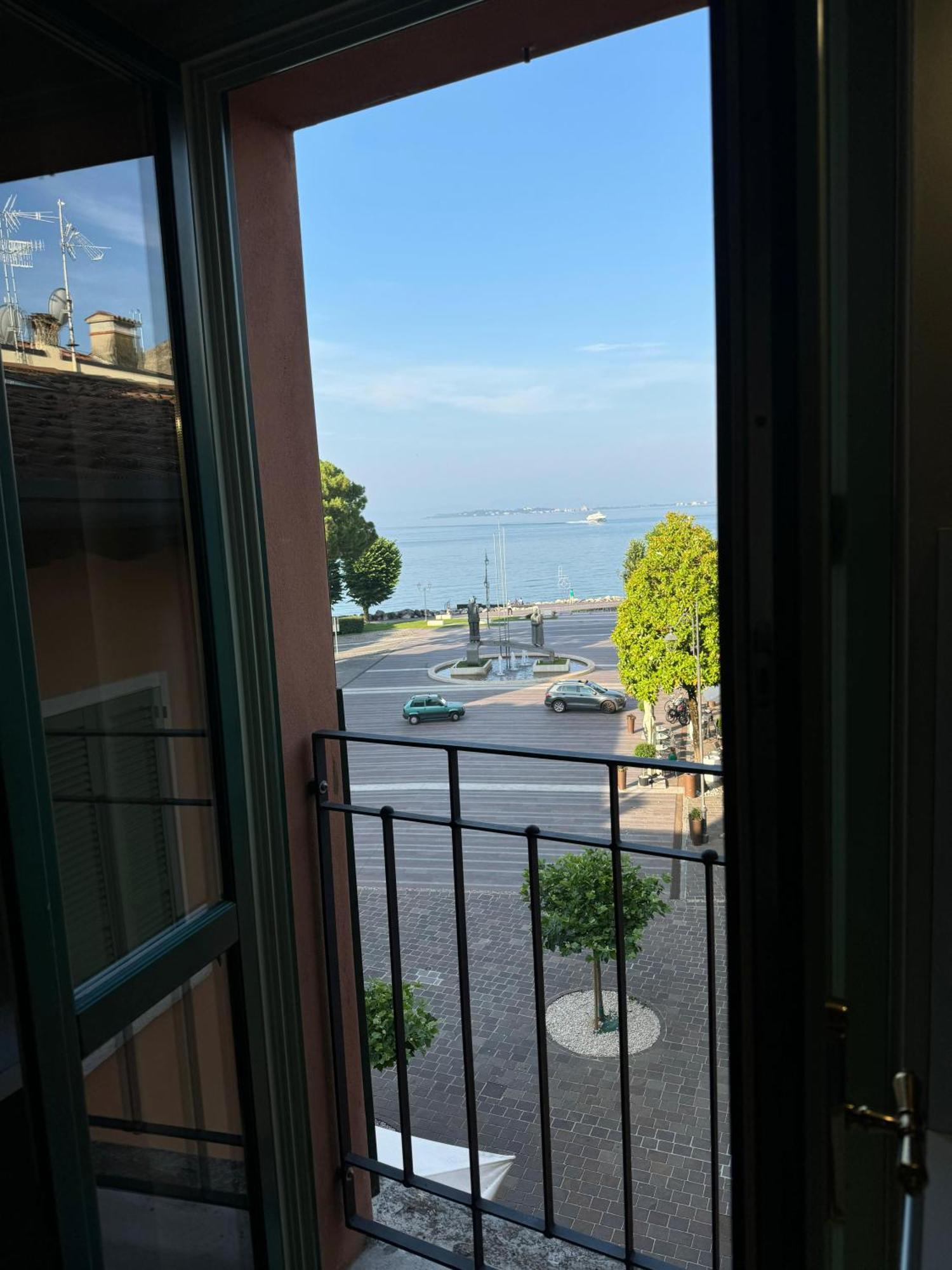 Splendid Apartment Desenzano del Garda Luaran gambar
