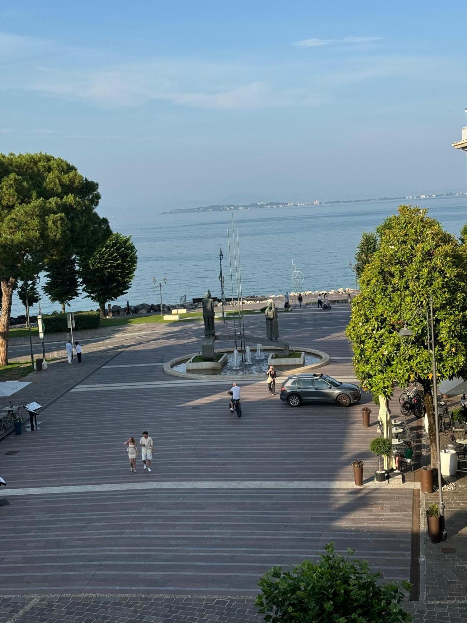 Splendid Apartment Desenzano del Garda Luaran gambar