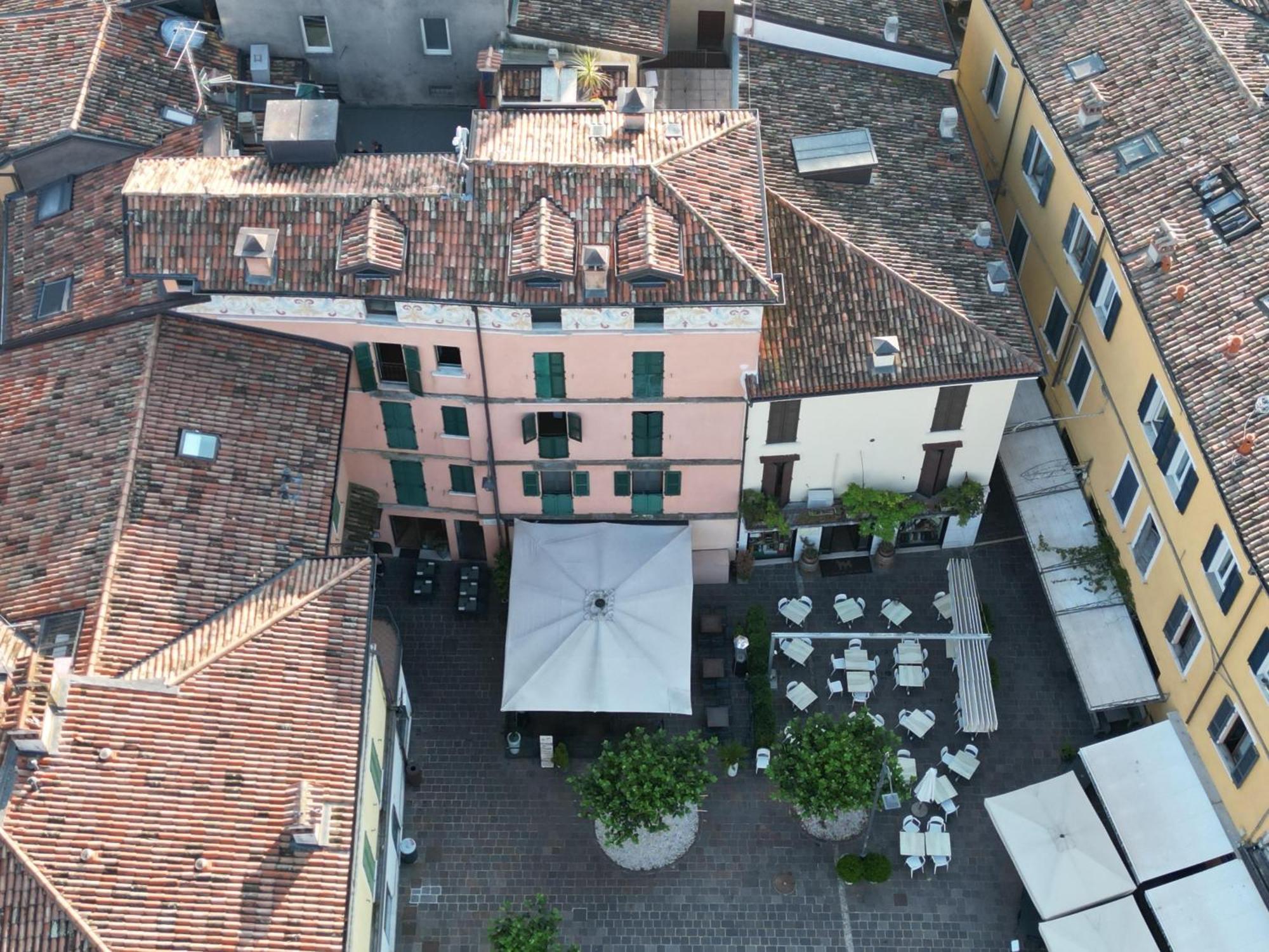 Splendid Apartment Desenzano del Garda Luaran gambar