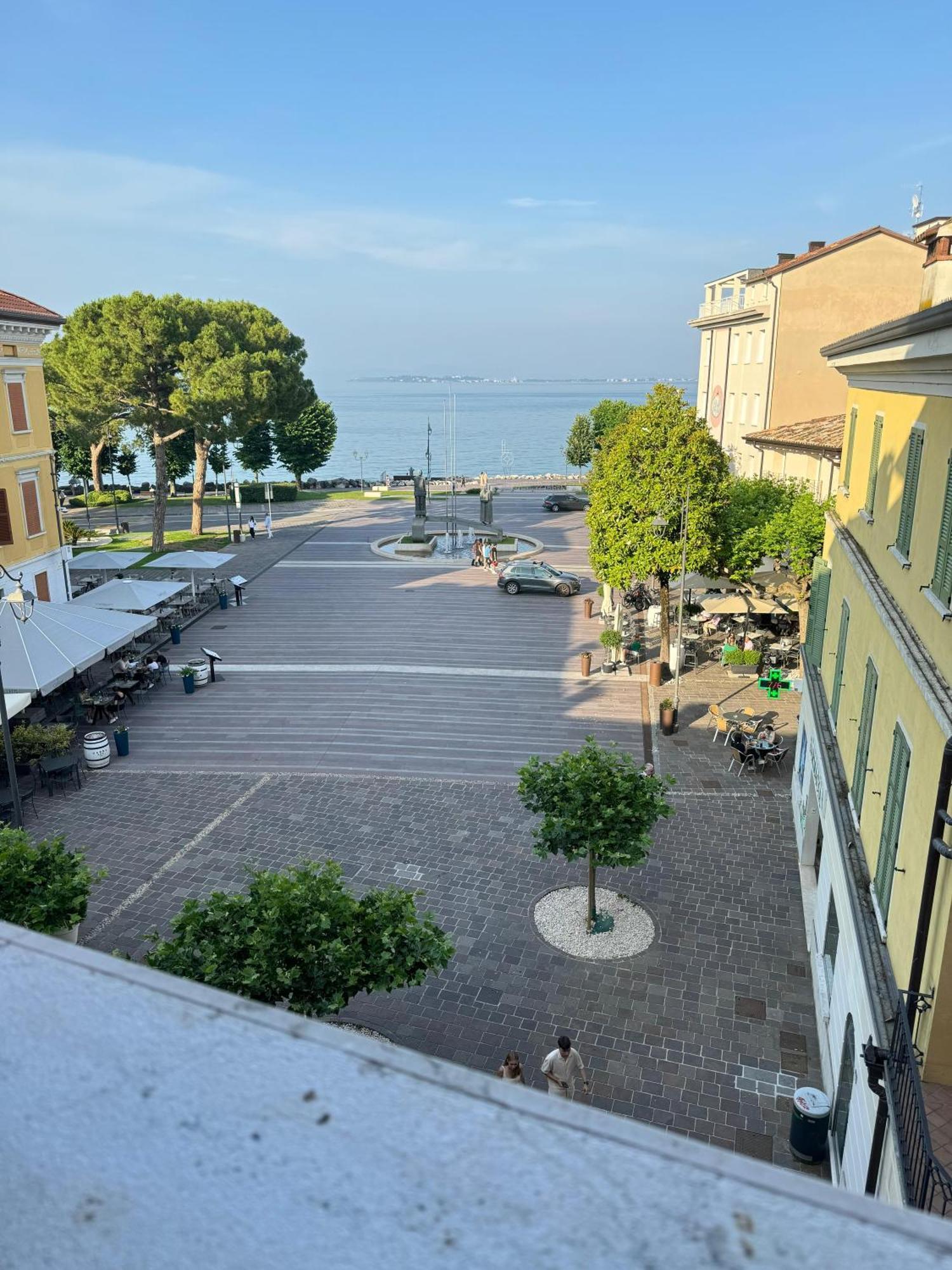 Splendid Apartment Desenzano del Garda Luaran gambar